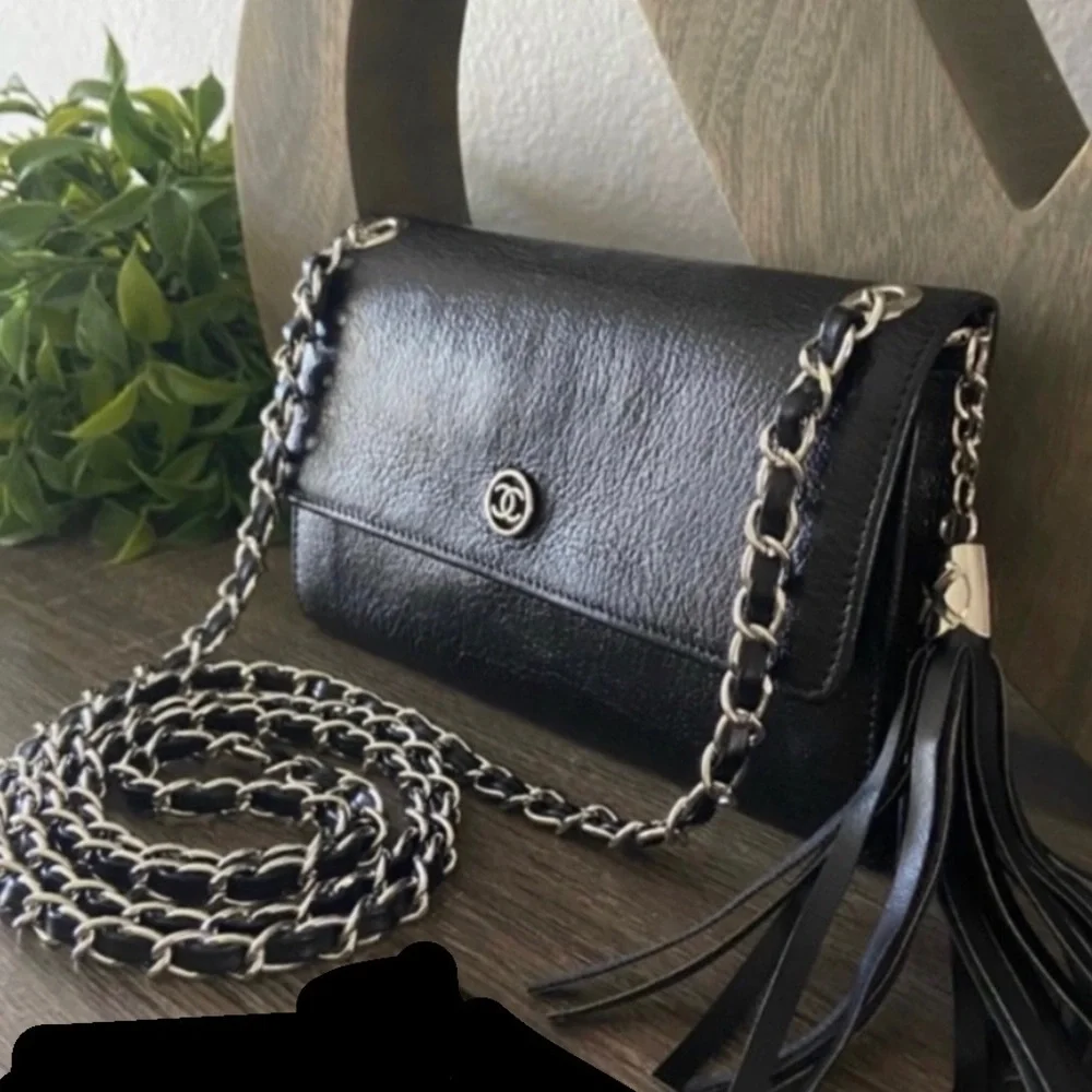 ⛓🖤 Chanel Wallet Chain Crossbody Black Leather on Silver CC Logo WOC Revamp